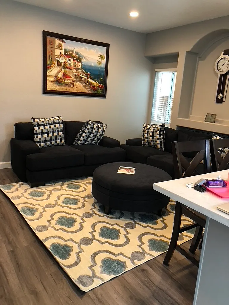3 bed, 2.5 bath, 2301 sqft, $5,000 — Photo 4