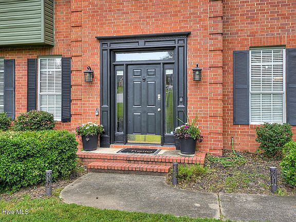 2nd image of 1084 Severn Dr