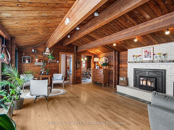 4th image of 3826 Stonecrest Rd