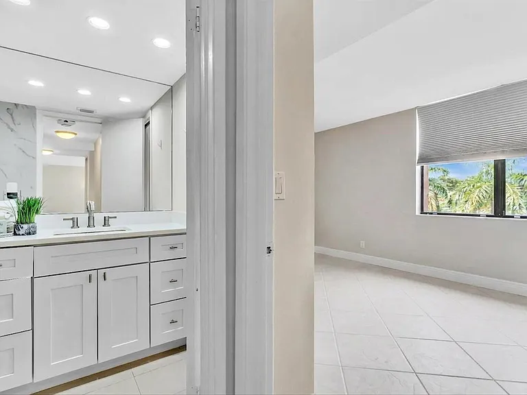 2455 Lindell Blvd #3401 — Photo 22