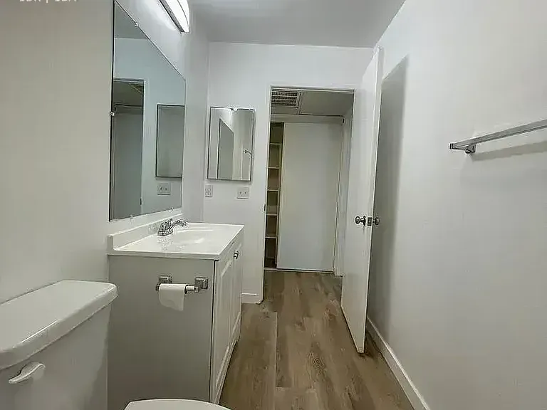 15000 Burbank Blvd #202 — Photo 4