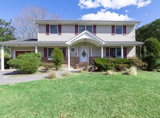 23 Village Lane, Hauppauge, NY 11788