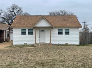 527 S 7th St, Clinton, OK 73601