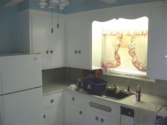 3rd image of 3315 Blair Ave