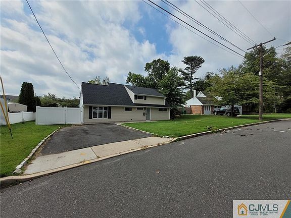 2nd image of 23 Essex Ln