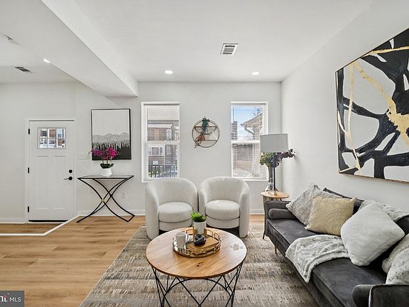 4th image of 3004 Oakley Ave