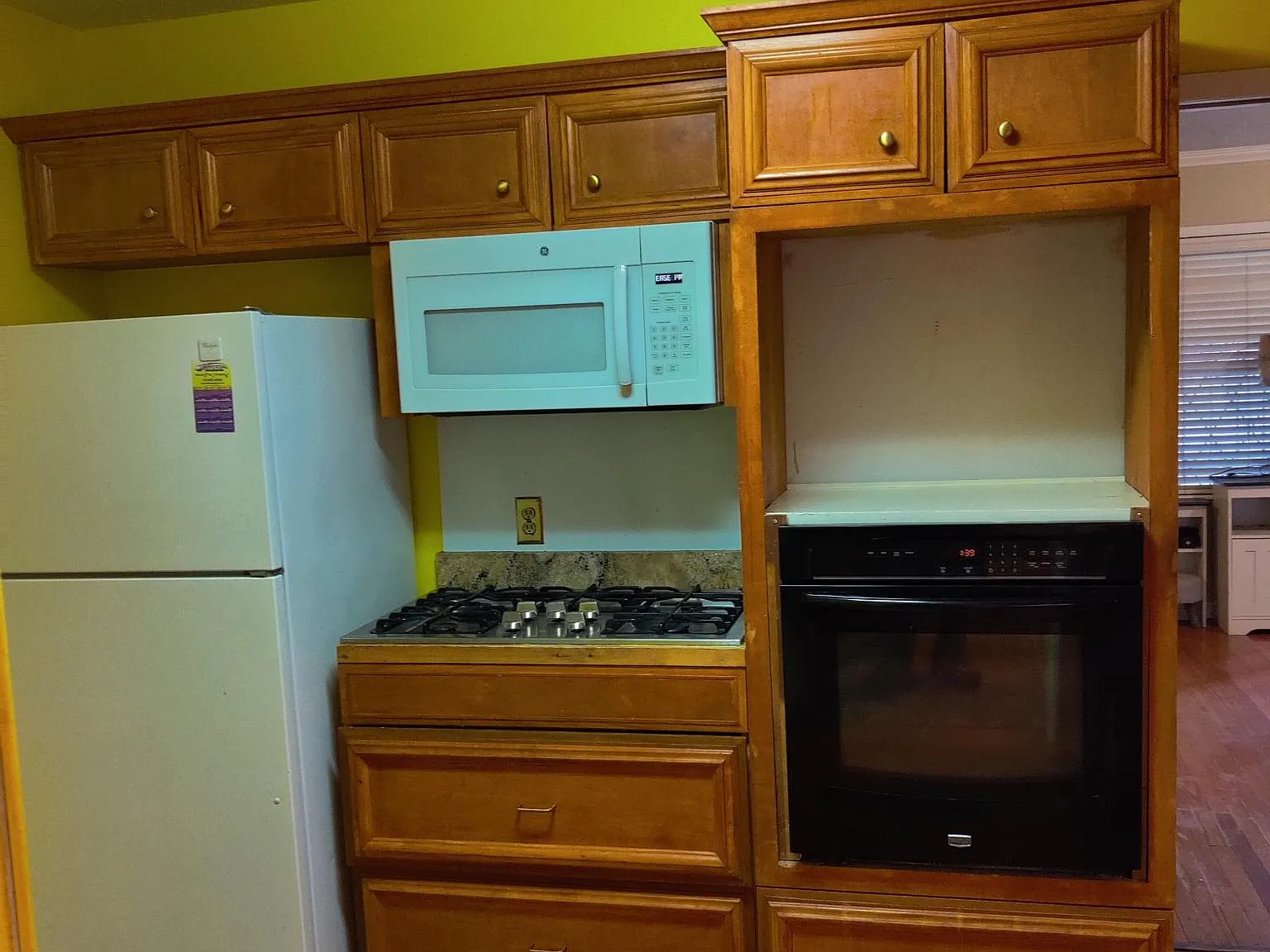 5 bed, 2738 sqft, $1,995 — Photo 3