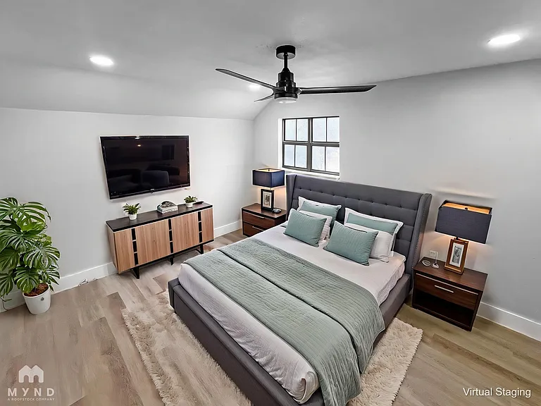 1215 Spring Lake Dr — Photo 3