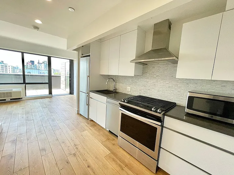 504 Myrtle Ave #7B — Photo 2