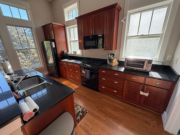 4th image of 4635 Pleasant Ave #3