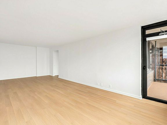 3rd image of 124 W 60th St APT 43A