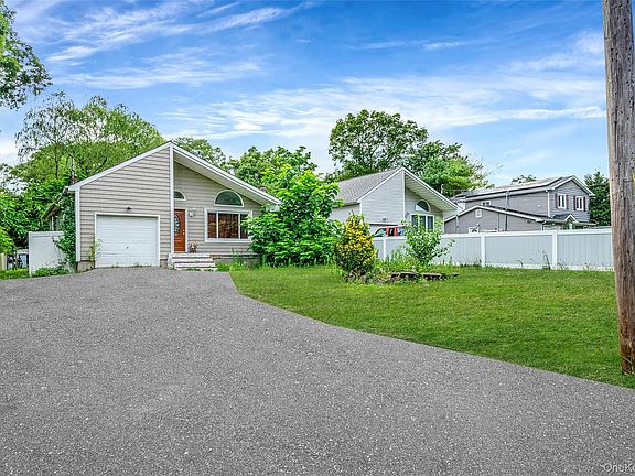 3rd image of 413 Glen Drive