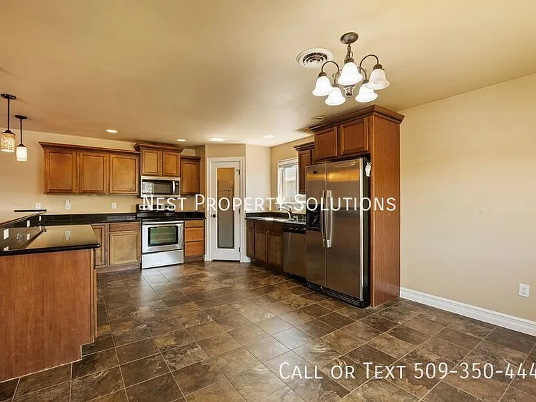 547 S Bayside St — Photo 10