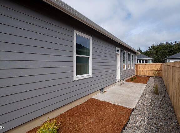 4th image of 3400 N Highway 101