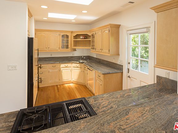 4th image of 43 Savona Walk