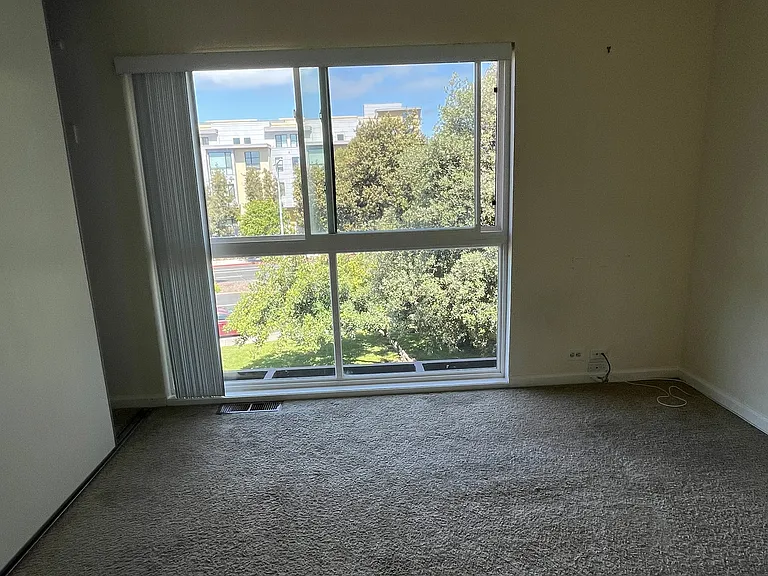2215 Admiralty Ln — Photo 11