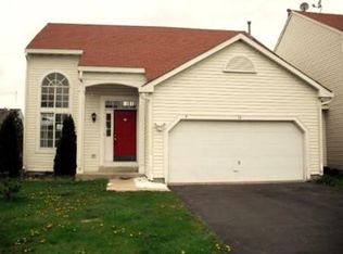 34 W Rustic Ln, Round Lake Beach, IL 60073