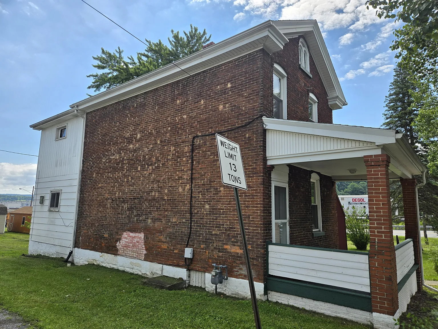 3 bed, 1.5 bath, 1552 sqft, $950 — Photo 3