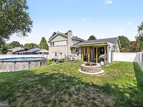 3rd image of 398 Folkstone Way