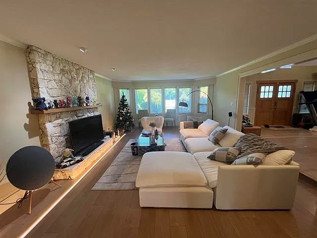 6340 Chelmsford St — Photo 13