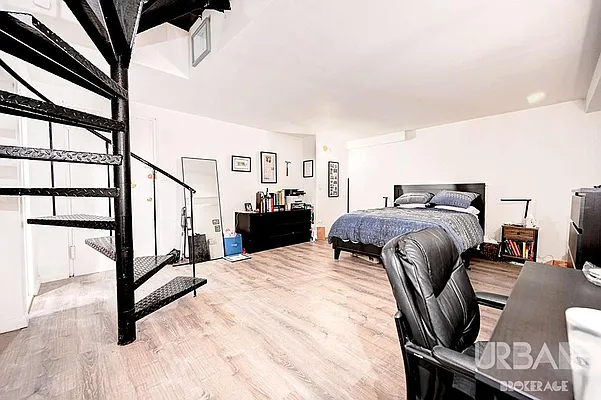 Rented by Urbane Brokerage | media 15