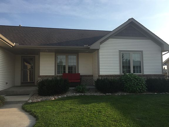 3rd image of 817 Drumlin Dr
