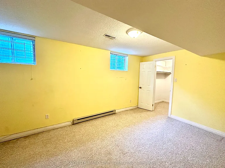 8 Blue Grass Dr — Photo 30