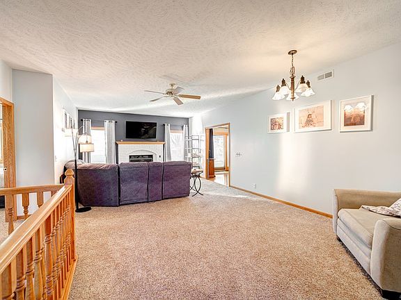 5th image of 2136 Pheasant Ln