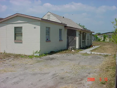 2114 Henry St NE #B Photo 1