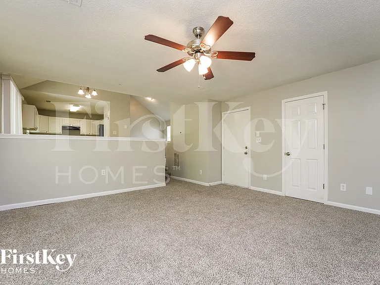 6388 Phillips Ct — Photo 7