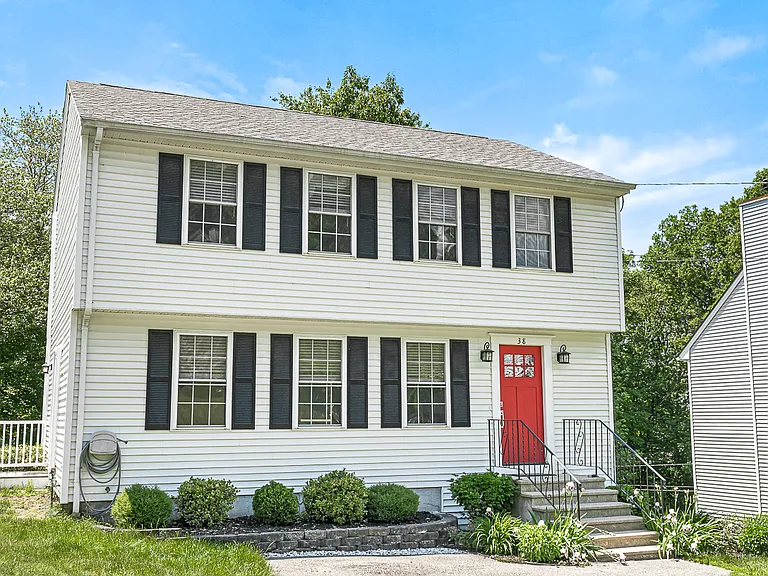 38 Idora Ave — Photo 1