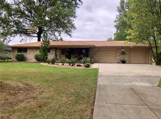 2455 E Washington Rd, Casey, IL 62420