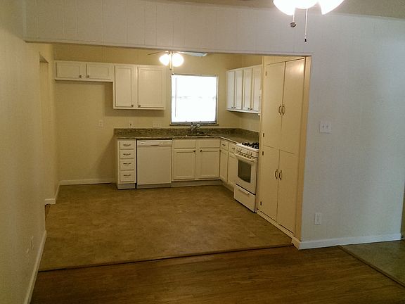 2nd image of 913 Indian Hills Dr