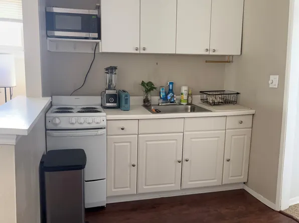 (undisclosed Address), Lindenhurst, NY 11757