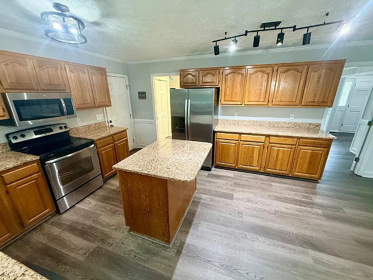 632 Bromsworth Trl — Photo 8