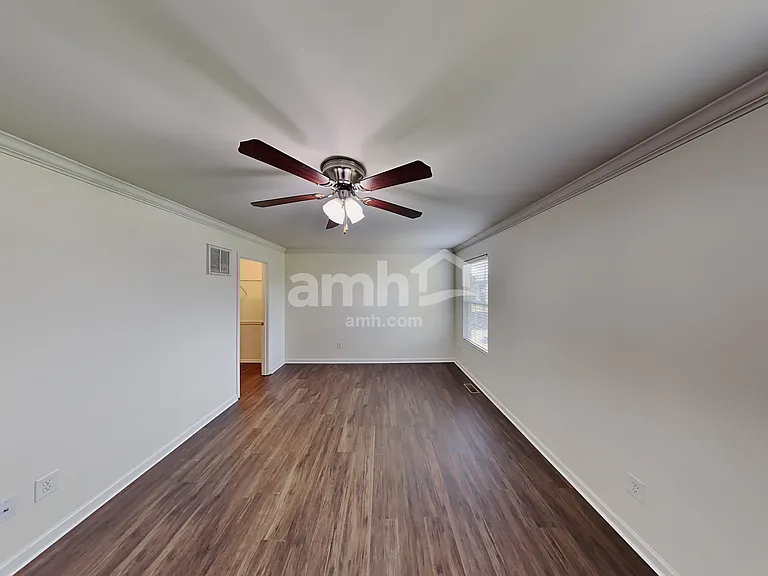 661 Wolfeboro Ln — Photo 12