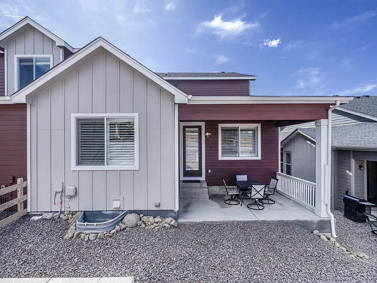 Exterior
Backyard, sit out and enjoy the Colorado weather!