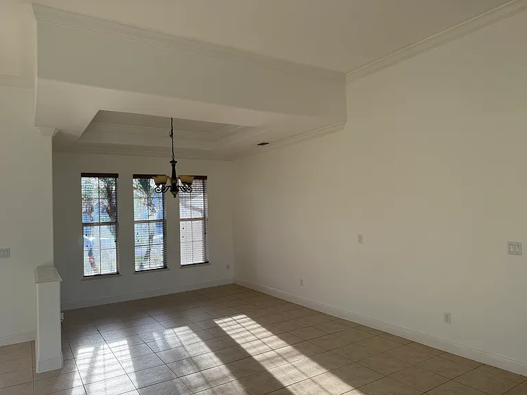 5016 Friars Cove St — Photo 3