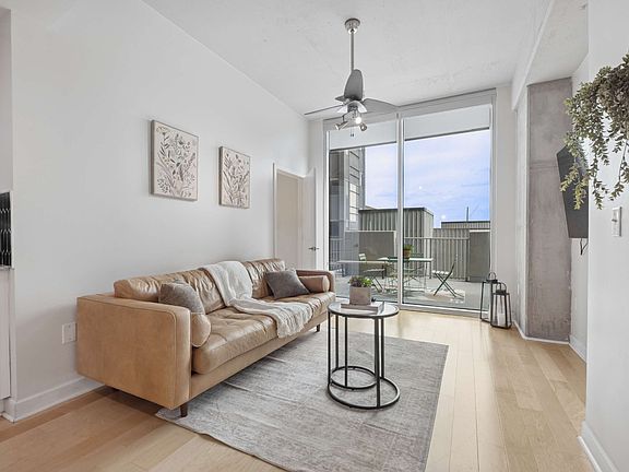 3rd image of 415 Church St APT 1013
