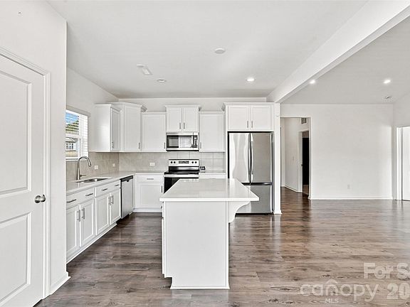 5th image of 2502 Waverly Dr