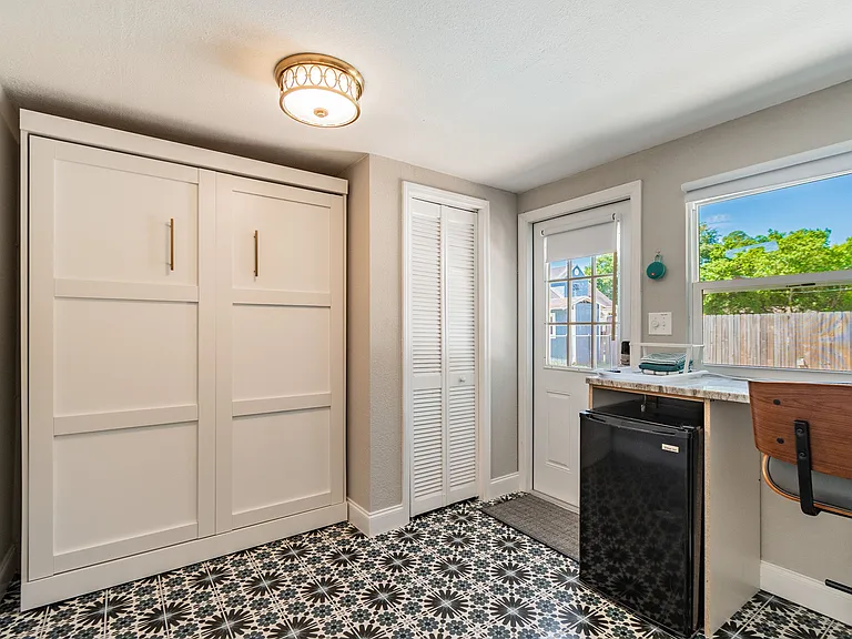 310 E Paris St — Photo 19
