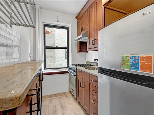 251 Seaman Avenue image 6 of 9