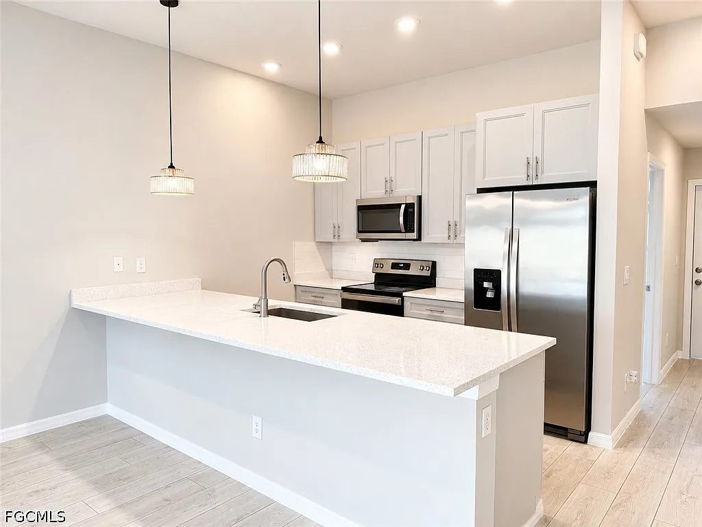 3 bed, 2.0 bath, 2852 sqft, $2,000 — Photo 3