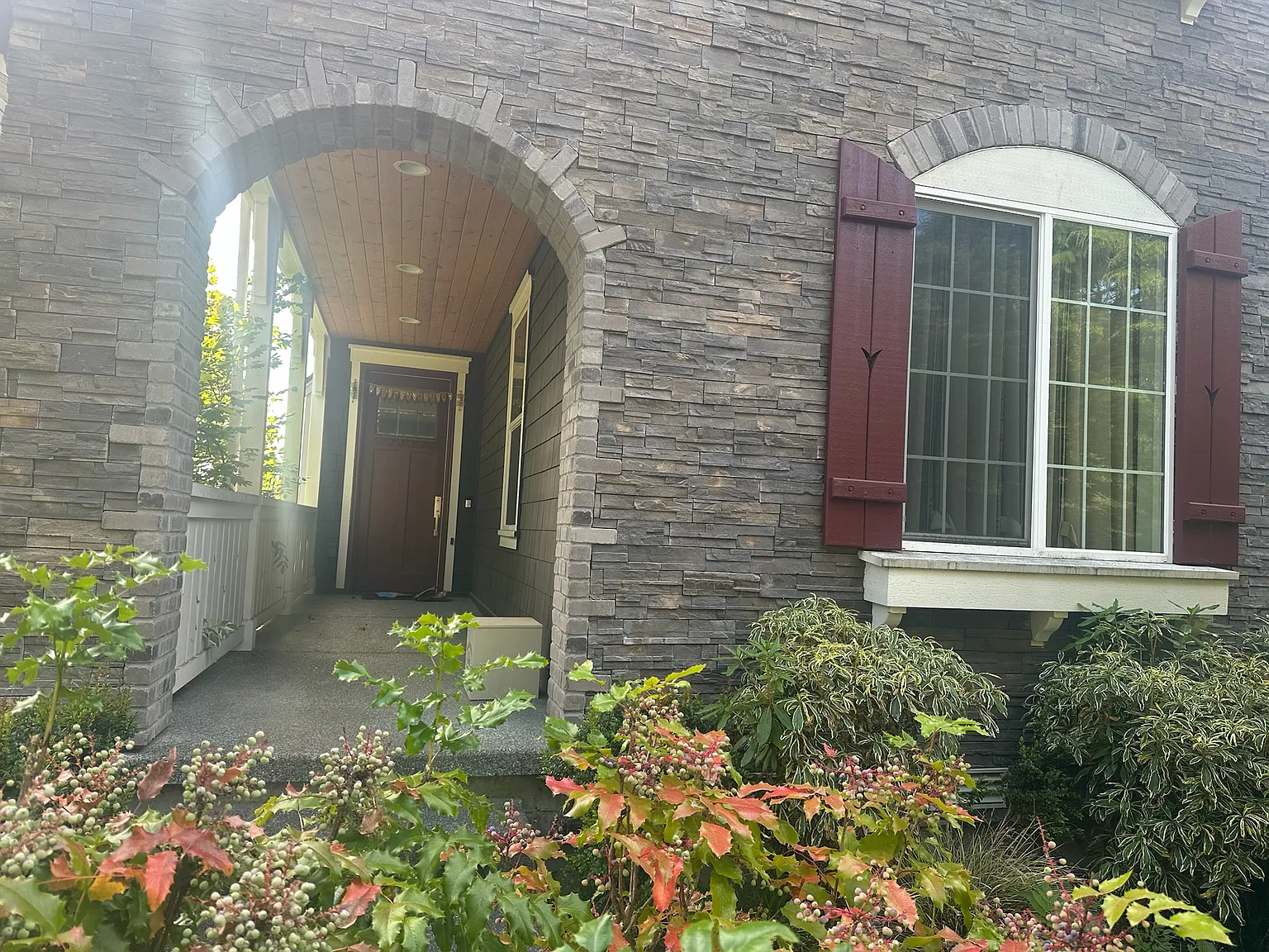 6 bed, 4164 sqft, $6,495 — Photo 1