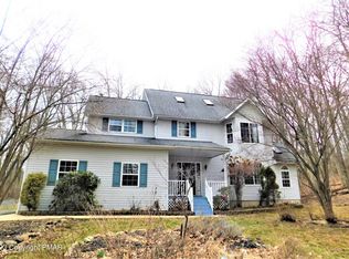 121 Hollow Dr, Stroudsburg, PA 18360
