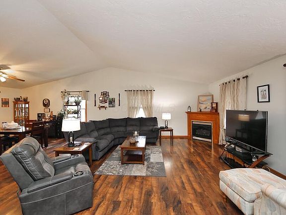 5th image of 2406 Apple Valley Dr