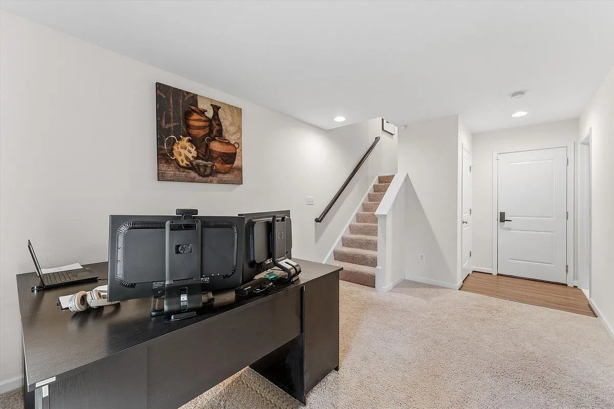 4 bed, 3.5 bath, 2636 sqft, $3,400 — Photo 4