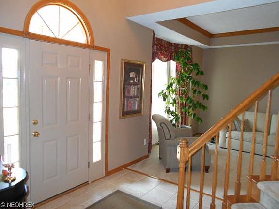 3rd image of 934 Barberry Cir