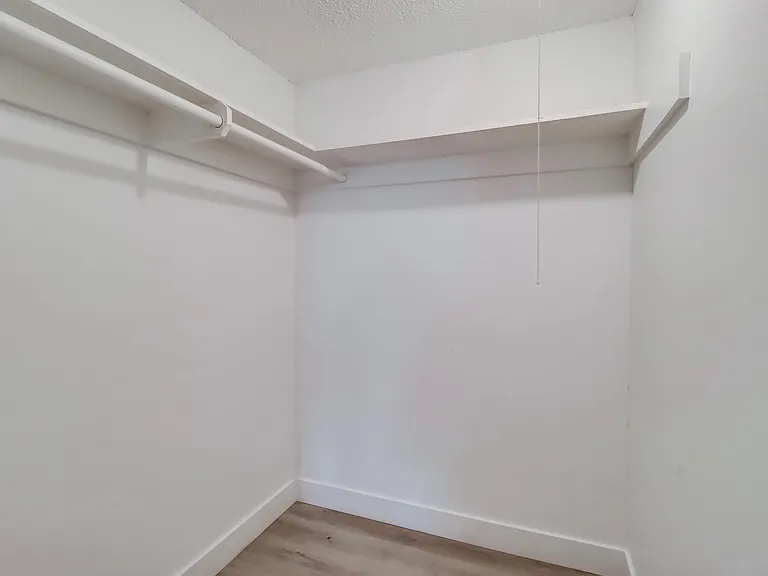 8650 Hurlbut St — Photo 35