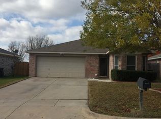 2200 Whispering Wind St, Fort Worth, TX 76108